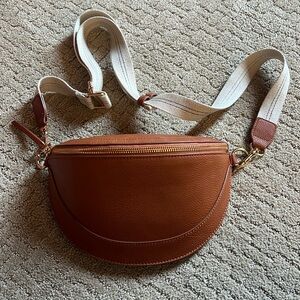 Universal Thread Crossbody